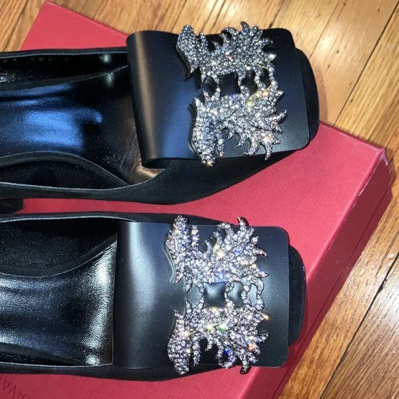 Authentic Valentino pumps with box